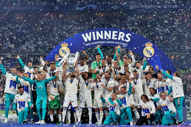 Những nhà vô địch bất bại gọi tên Real Madrid 